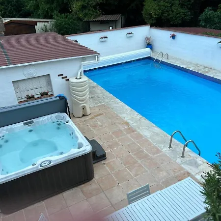 Les Volets Bleus Avec Piscine Et Jacuzzi