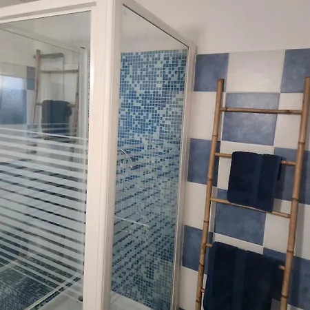 Les Volets Bleus Avec Piscine Et Jacuzzi Lamothe-Capdeville