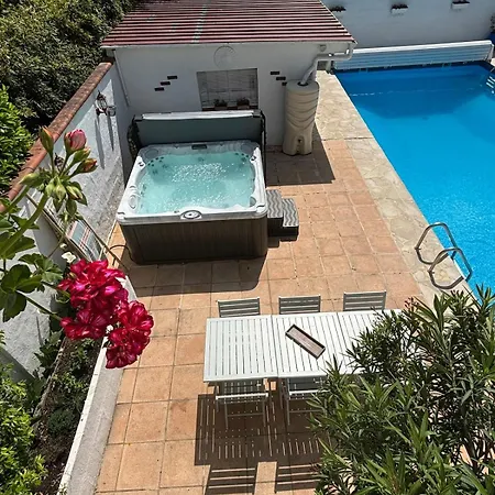 Les Volets Bleus Avec Piscine Et Jacuzzi Villa Lamothe-Capdeville